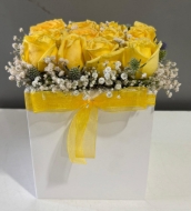 Imagen de CAJA DE 12 ROSAS AMARILLAS
