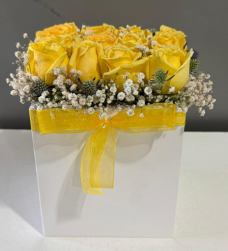 Imagen de CAJA DE 12 ROSAS AMARILLAS