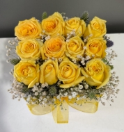 Imagen de CAJA DE 12 ROSAS AMARILLAS
